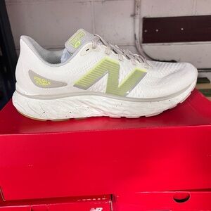 New Balance Men’s Fresh Foam X Evoz V3 Running Shoe White & Yellow Size 12 D